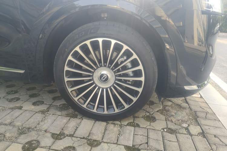 Used Hima AITO M8 2025 Extended-Range Max+ Version 53.4 kWh 6-Seater Edition Right Front Wheel Hub