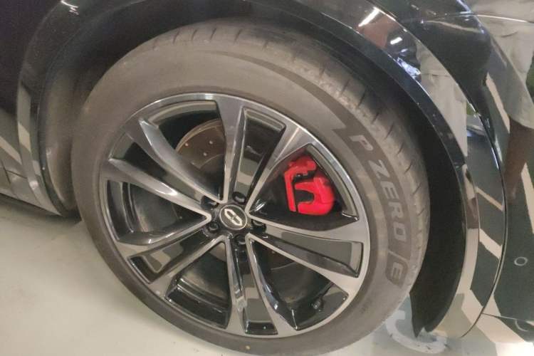 Used Hima AITO M8 2025 Extended-Range Ultra Version 53.4 kWh 5-Seater Edition Right Front Wheel Hub
