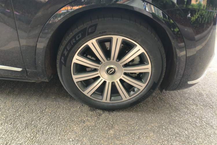Used Hima AITO M8 2025 Extended-Range Max+ Version 53.4 kWh 5-Seater Edition Right Front Wheel Hub
