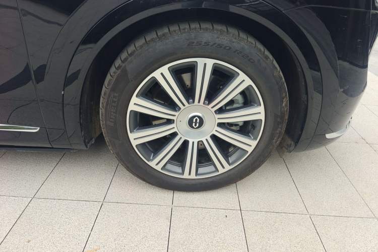 Used Hima AITO M8 2025 Extended-Range Ultra Version 53.4 kWh 6-Seater Edition Right Front Wheel Hub