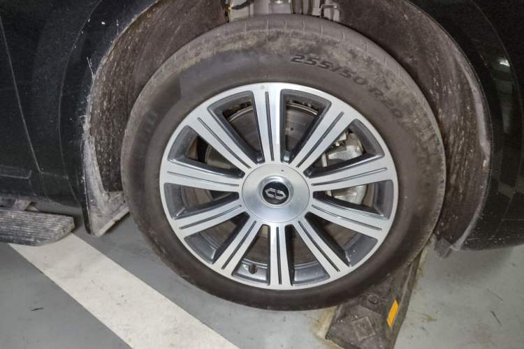 Used Hima AITO M8 2025 Extended-Range Max+ Version 53.4 kWh 6-Seater Edition Right Front Wheel Hub