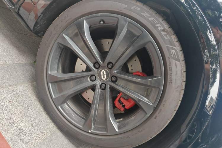 Used Hima AITO M8 2025 Extended-Range Ultra Version 53.4 kWh 6-Seater Edition Right Front Wheel Hub