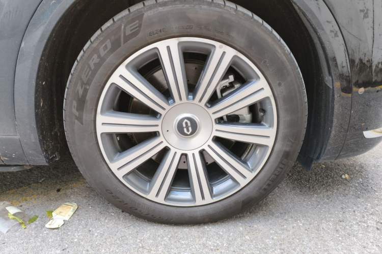 Used Hima AITO M8 2025 Extended-Range Max+ Version 53.4 kWh 6-Seater Edition Right Front Wheel Hub