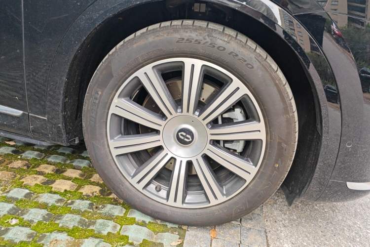 Used Hima AITO M8 2025 Extended-Range Max+ Version 53.4 kWh 6-Seater Edition Right Front Wheel Hub
