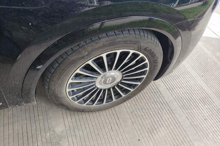 Used Hima AITO M8 2025 Extended-Range Max+ Version 53.4 kWh 5-Seater Edition Right Front Wheel Hub
