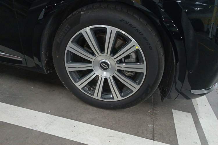 Used Hima AITO M8 2025 Model Pure Electric Ultra Six-Seat Four-Wheel-Drive Version Right Front Wheel Hub