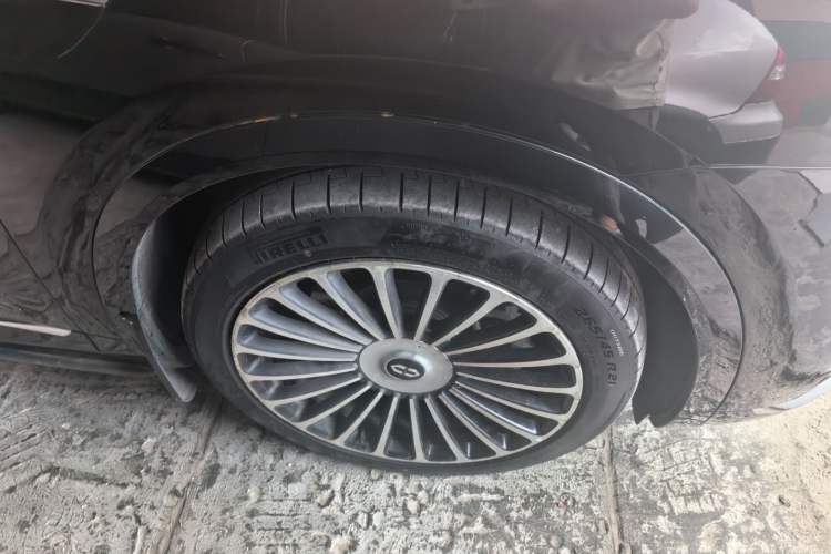Used Hima AITO M8 2025 Extended-Range Ultra Version 53.4 kWh 6-Seater Edition Right Front Wheel Hub