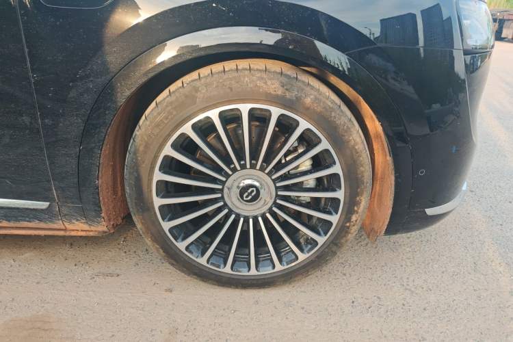 Used Hima AITO M8 2025 Model Pure Electric Ultra Five-Seat Four-Wheel-Drive Version Right Front Wheel Hub