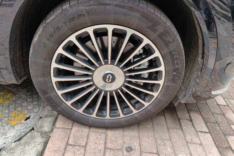 Used Hima AITO M8 2025 Extended-Range Ultra Version 53.4 kWh 6-Seater Edition Right Front Wheel Hub