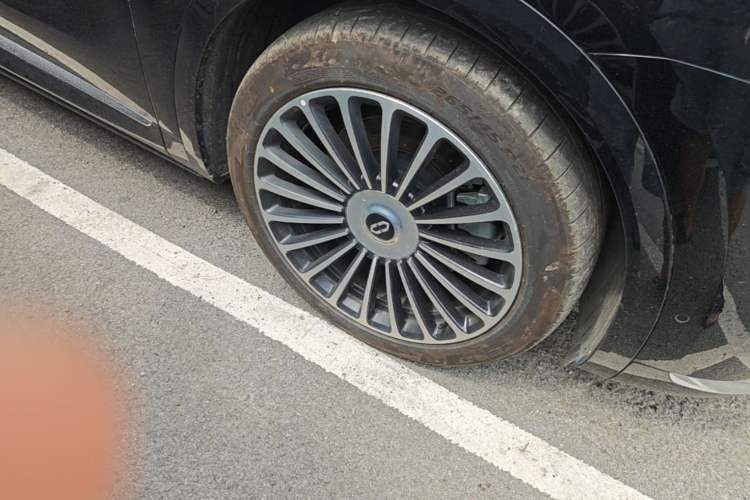 Used Hima AITO M8 2025 Extended-Range Ultra Version 53.4 kWh 6-Seater Edition Right Front Wheel Hub