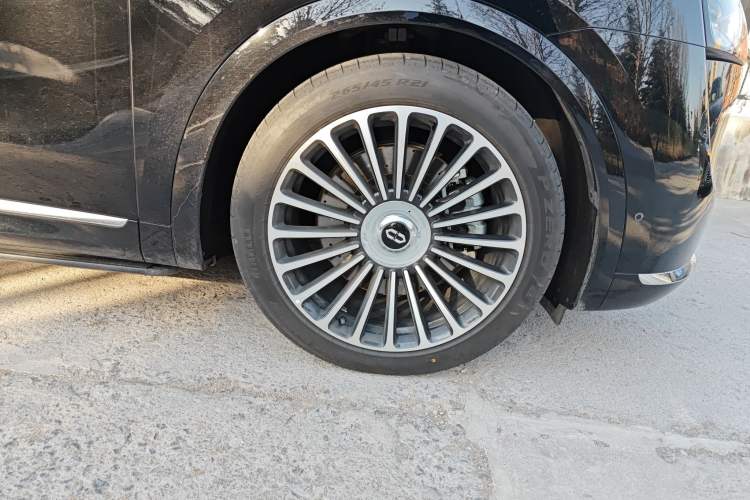 Used Hima AITO M8 2025 Extended-Range Max+ Version 53.4 kWh 5-Seater Edition Right Front Wheel Hub