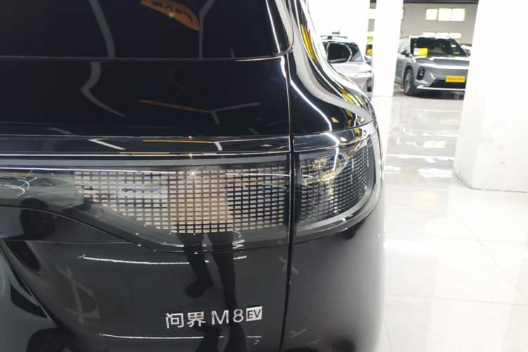 Used Hima AITO M8 2025 Model Pure Electric Ultra Six-Seat Four-Wheel-Drive Version Right Rear Taillight