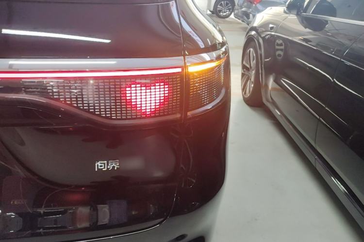 Used Hima AITO M8 2025 Extended-Range Max+ Version 53.4 kWh 5-Seater Edition Right Rear Taillight