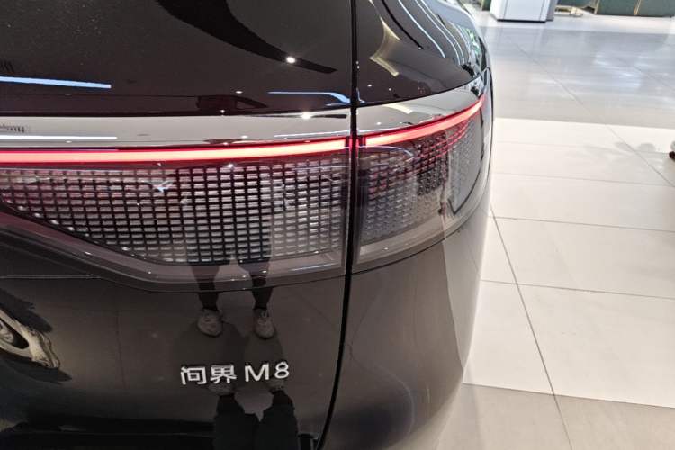 Used Hima AITO M8 2025 Extended-Range Max+ Version 53.4 kWh 5-Seater Edition Right Rear Taillight