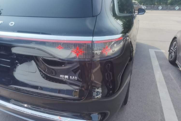 Used Hima AITO M8 2025 Extended-Range Max+ Version 53.4 kWh 5-Seater Edition Right Rear Taillight