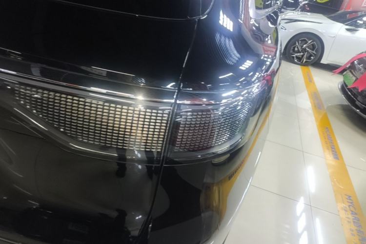Used Hima AITO M8 2025 Extended-Range Max+ Version 53.4 kWh 6-Seater Edition Right Rear Taillight