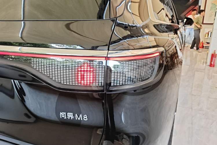 Used Hima AITO M8 2025 Extended-Range Ultra Version 53.4 kWh 6-Seater Edition Right Rear Taillight