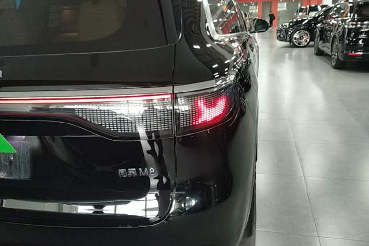 Used Hima AITO M8 2025 Extended-Range Ultra Version 53.4 kWh 6-Seater Edition Right Rear Taillight