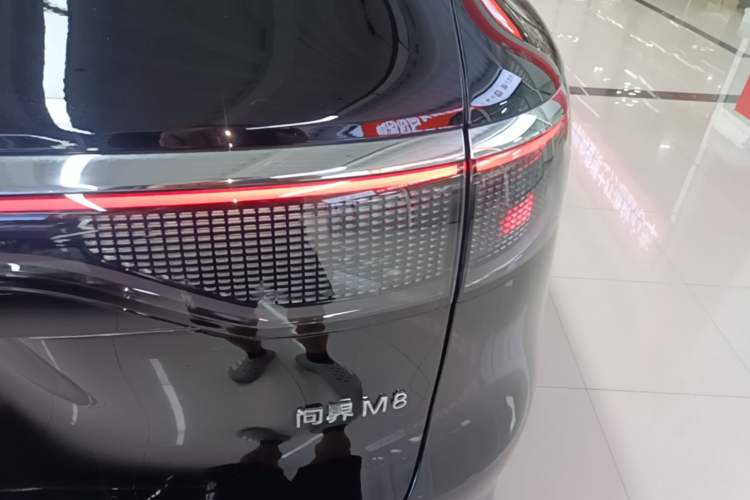 Used Hima AITO M8 2025 Extended-Range Max+ Version 53.4 kWh 6-Seater Edition Right Rear Taillight