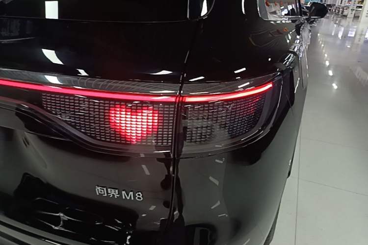 Used Hima AITO M8 2025 Extended-Range Ultra Version 53.4 kWh 6-Seater Edition Right Rear Taillight