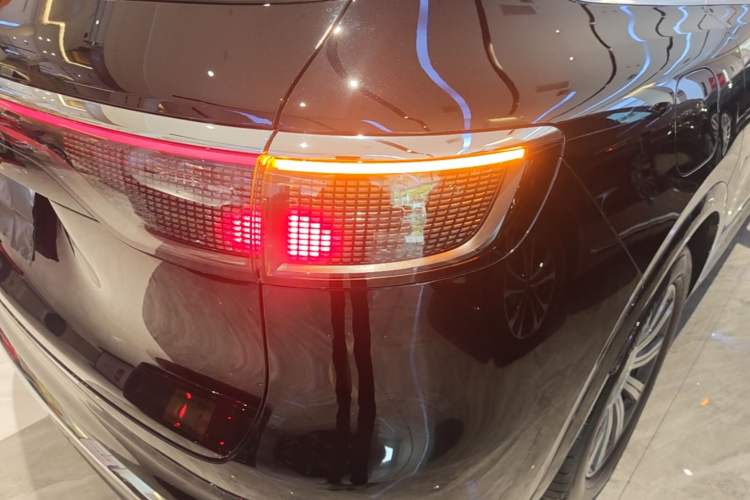 Used Hima AITO M8 2025 Extended-Range Max+ Version 53.4 kWh 5-Seater Edition Right Rear Taillight
