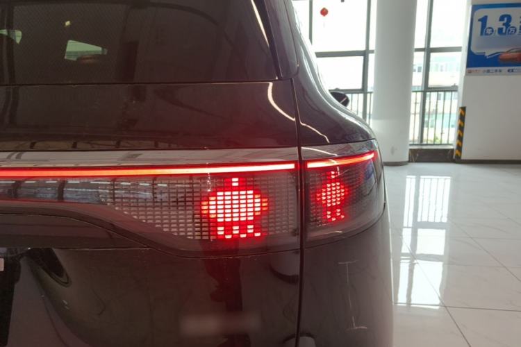 Used Hima AITO M8 2025 Extended-Range Max+ Version 53.4 kWh 6-Seater Edition Right Rear Taillight