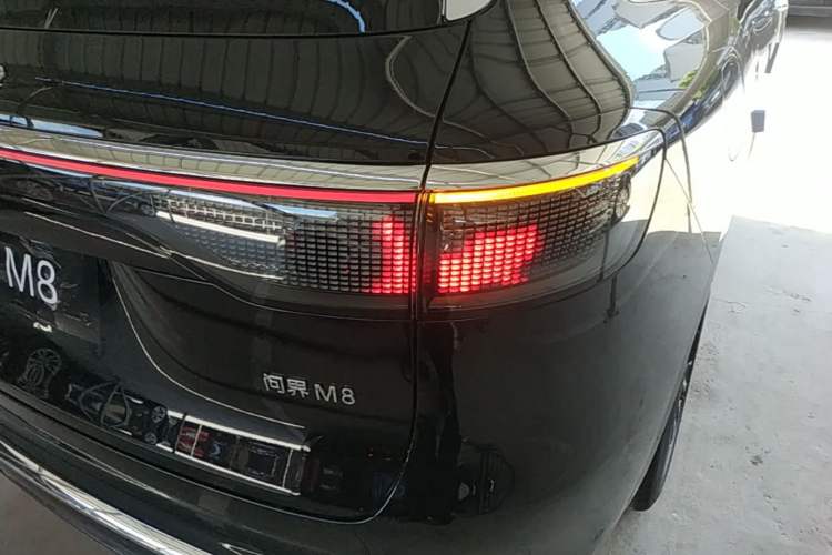 Used Hima AITO M8 2025 Extended-Range Ultra Version 53.4 kWh 6-Seater Edition Right Rear Taillight