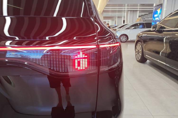 Used Hima AITO M8 2025 Extended-Range Max+ Version 53.4 kWh 6-Seater Edition Right Rear Taillight