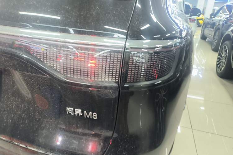 Used Hima AITO M8 2025 Extended-Range Max+ Version 53.4 kWh 6-Seater Edition Right Rear Taillight