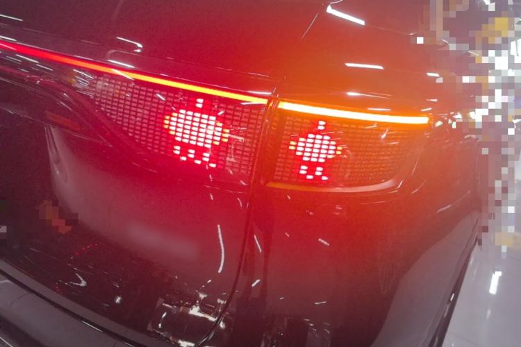 Used Hima AITO M8 2025 Extended-Range Max+ Version 53.4 kWh 5-Seater Edition Right Rear Taillight
