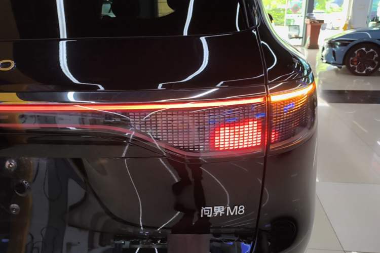 Used Hima AITO M8 2025 Extended-Range Ultra Version 53.4 kWh 6-Seater Edition Right Rear Taillight