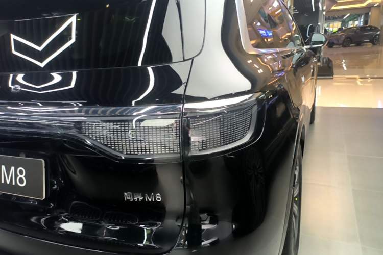 Used Hima AITO M8 2025 Extended-Range Max+ Version 53.4 kWh 6-Seater Edition Right Rear Taillight