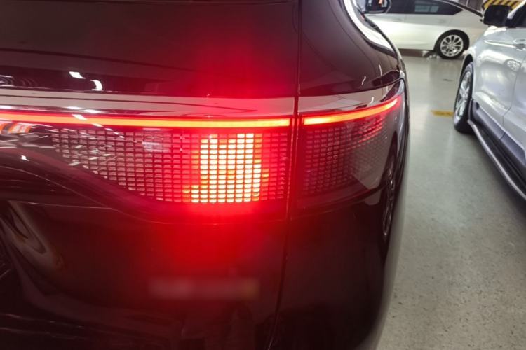 Used Hima AITO M8 2025 Model Pure Electric Max+ Six-Seat Four-Wheel-Drive Version Right Rear Taillight