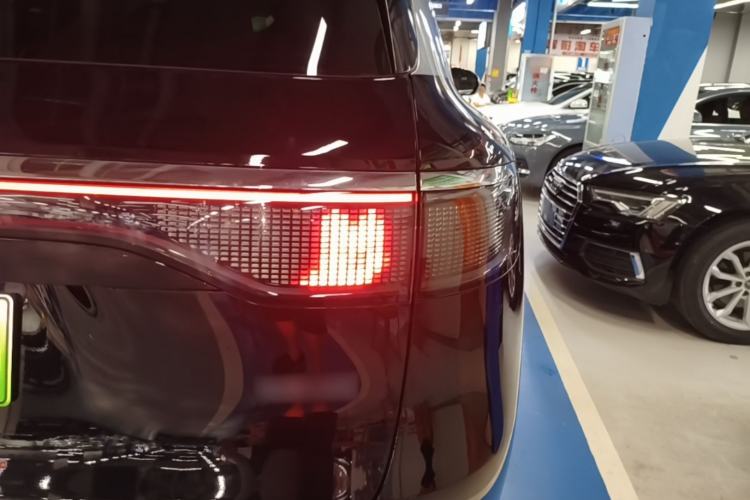 Used Hima AITO M8 2025 Extended-Range Ultra Version 53.4 kWh 6-Seater Edition Right Rear Taillight