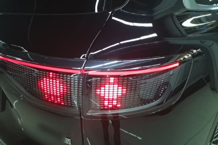Used Hima AITO M8 2025 Model Pure Electric Max+ Six-Seater Long-Range (896-line LiDAR) Right Rear Taillight