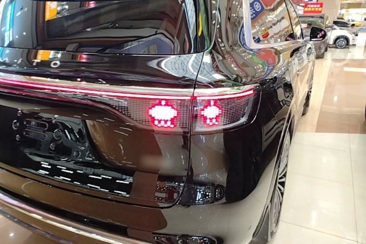 Used Hima AITO M8 2025 Extended-Range Max+ Version 53.4 kWh 6-Seater Edition Right Rear Taillight