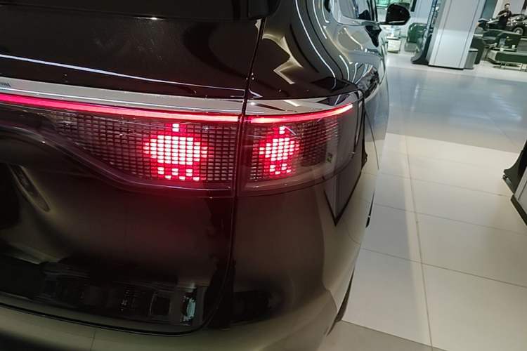 Used Hima AITO M8 2025 Extended-Range Max Version 37 kWh 6-Seater Right Rear Taillight