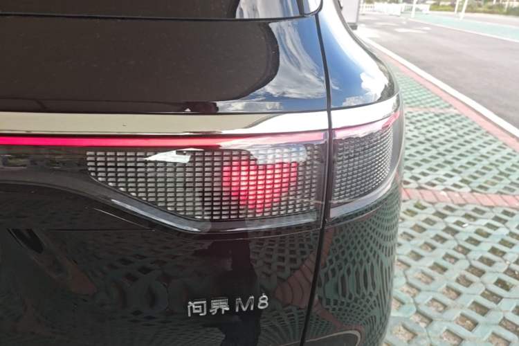Used Hima AITO M8 2025 Extended-Range Ultra Version 53.4 kWh 6-Seater Edition Right Rear Taillight