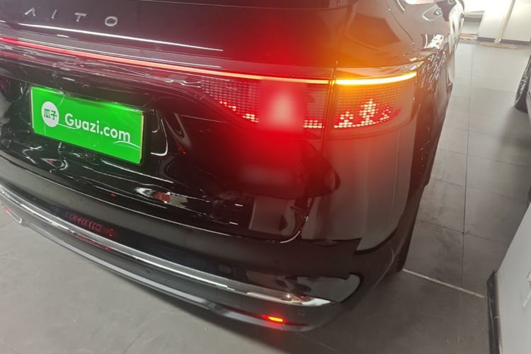 Used Hima AITO M8 2025 Extended-Range Max+ Version 53.4 kWh 6-Seater Edition Right Rear Taillight
