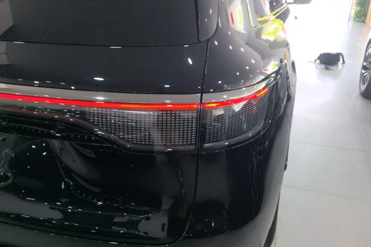 Used Hima AITO M8 2025 Extended-Range Ultra Version 53.4 kWh 5-Seater Edition Right Rear Taillight