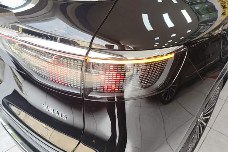 Used Hima AITO M8 2025 Extended-Range Ultra Version 53.4 kWh 6-Seater Edition Right Rear Taillight