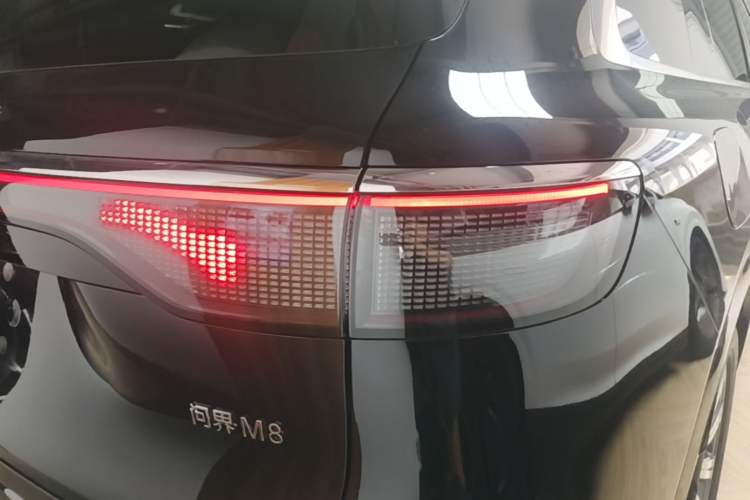 Used Hima AITO M8 2025 Model Range-Extended Max Version 53.4kWh Six-Seater (896-line LiDAR) Right Rear Taillight