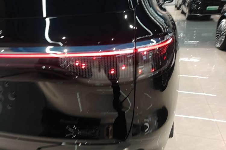Used Hima AITO M8 2025 Extended-Range Max+ Version 53.4 kWh 6-Seater Edition Right Rear Taillight