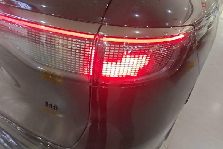 Used Hima AITO M8 2025 Extended-Range Max+ Version 53.4 kWh 6-Seater Edition Right Rear Taillight