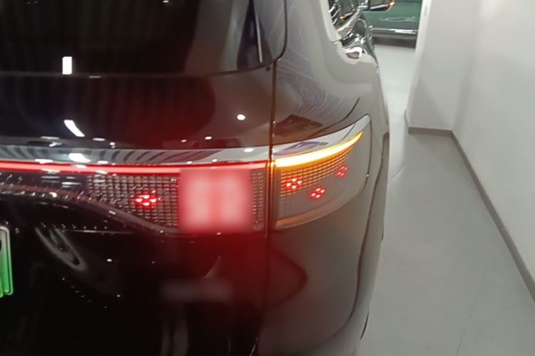 Used Hima AITO M8 2025 Extended-Range Ultra Version 53.4 kWh 6-Seater Edition Right Rear Taillight