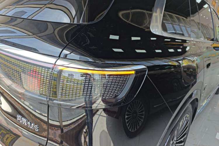 Used Hima AITO M8 2025 Extended-Range Max+ Version 53.4 kWh 6-Seater Edition Right Rear Taillight