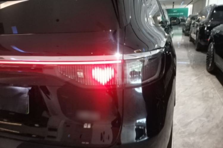 Used Hima AITO M8 2025 Extended-Range Ultra Version 53.4 kWh 6-Seater Edition Right Rear Taillight