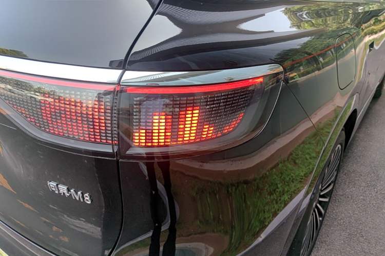 Used Hima AITO M8 2025 Extended-Range Ultra Version 53.4 kWh 6-Seater Edition Right Rear Taillight