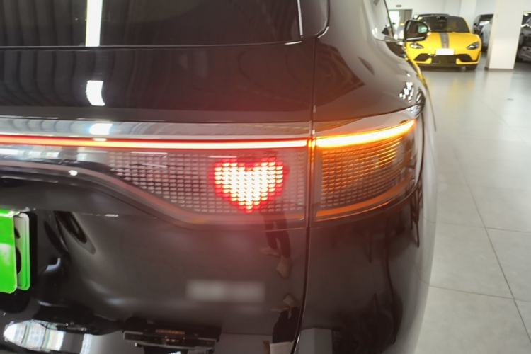 Used Hima AITO M8 2025 Extended-Range Ultra Version 53.4 kWh 6-Seater Edition Right Rear Taillight