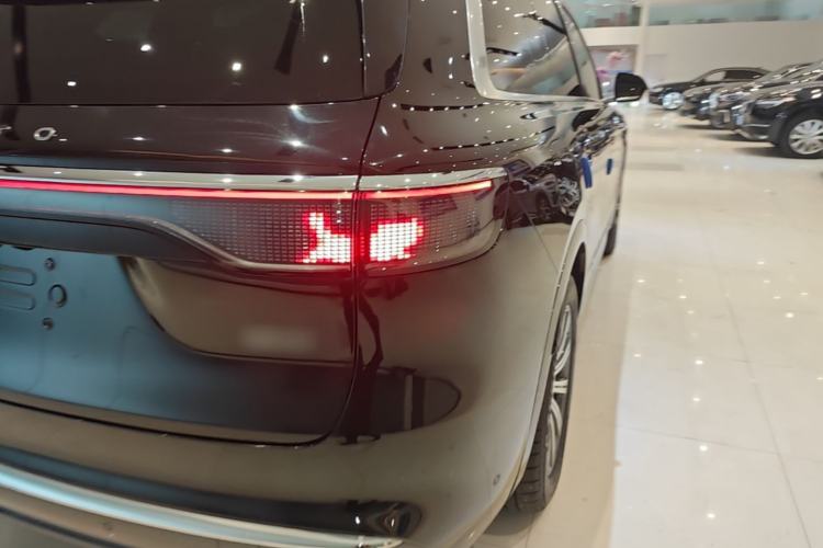 Used Hima AITO M8 2025 Extended-Range Max+ Version 53.4 kWh 6-Seater Edition Right Rear Taillight